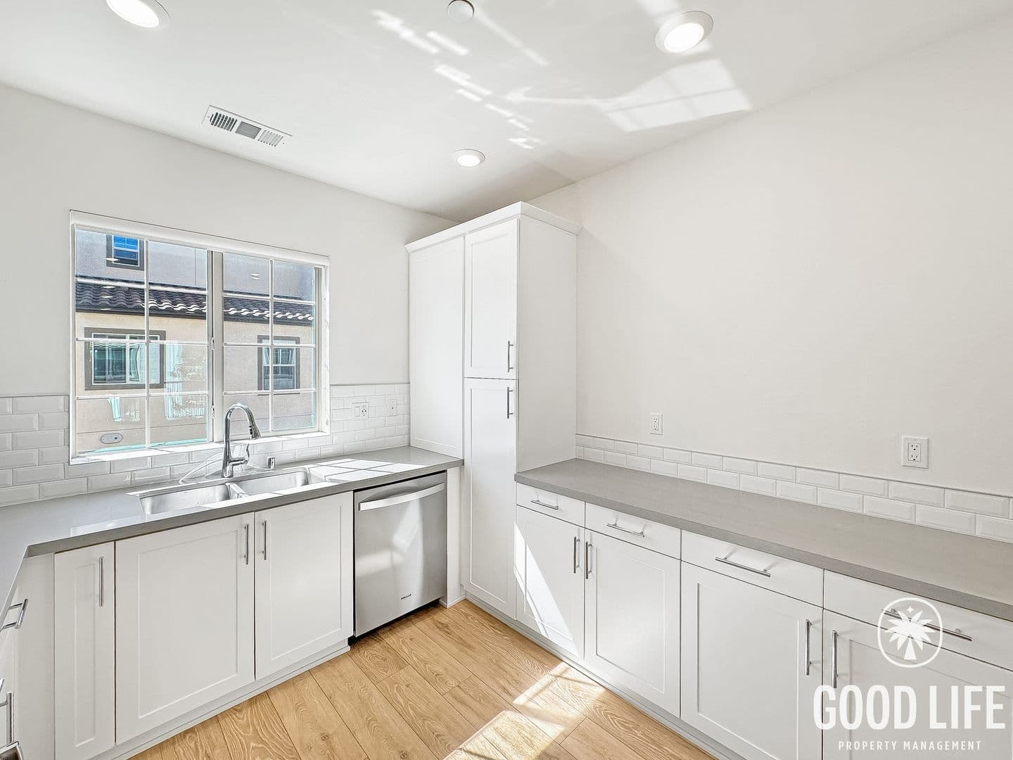 Oceanside Townhome: 4366 Pacifica Way Unit 3