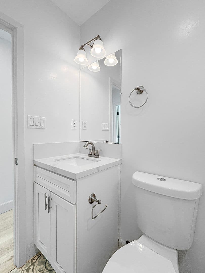 San Diego Apartment: 4368 Swift Ave