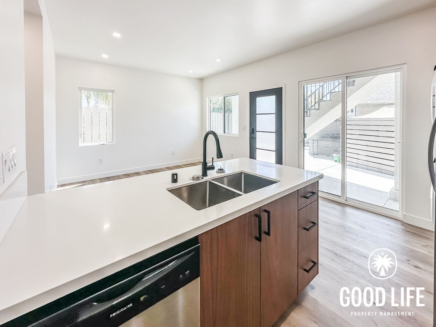 San Diego Apartment: 3582 Hatteras Ave