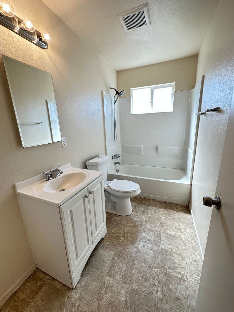 Marysville Apartment: 1100 E 17th St