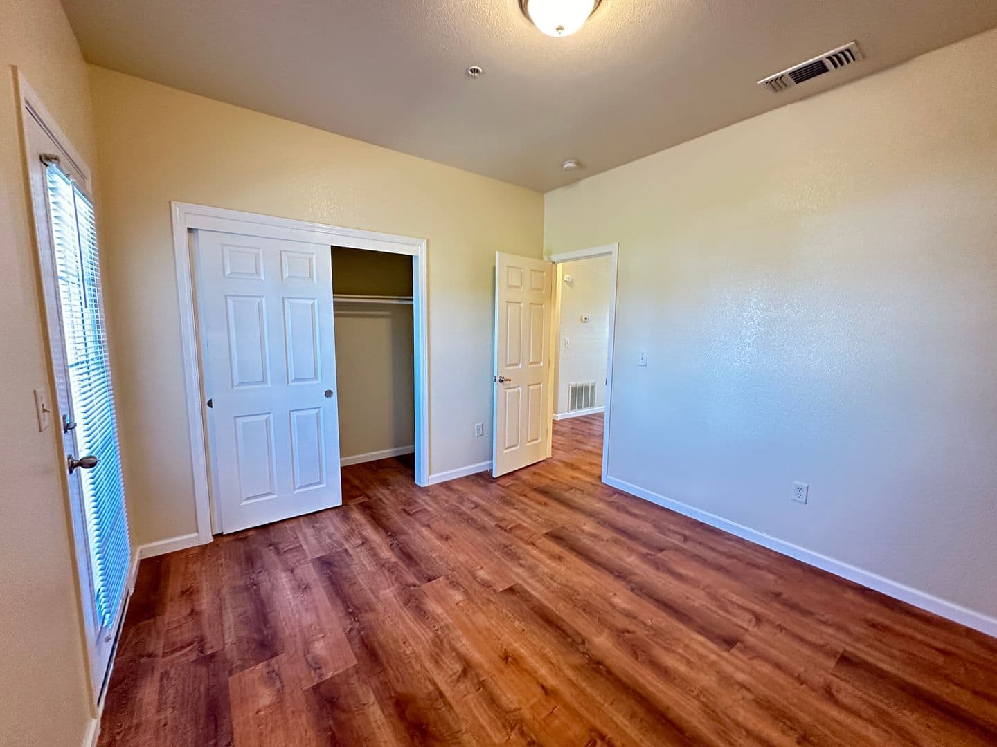 Marysville Apartment: 929 Featherside Way 1-4