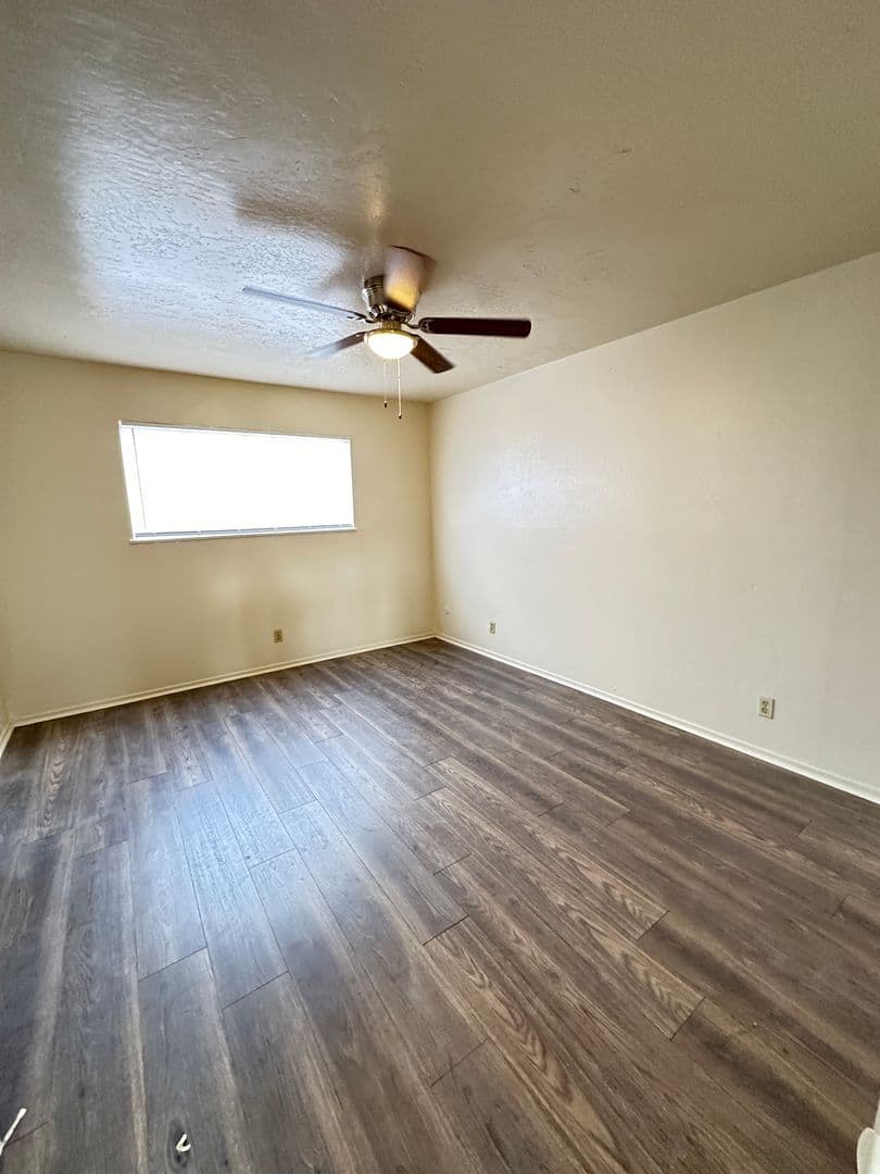 Marysville Apartment: 1100 E 17th St