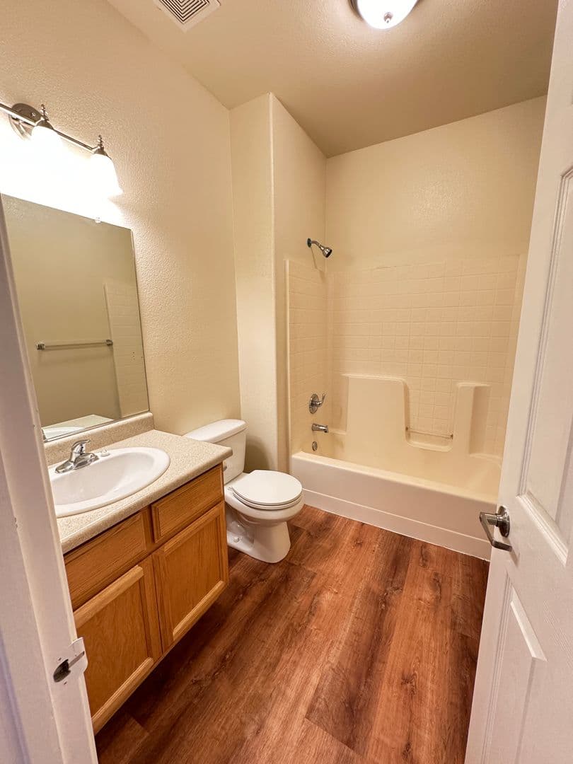 Marysville Apartment: 929 Featherside Way 1-4
