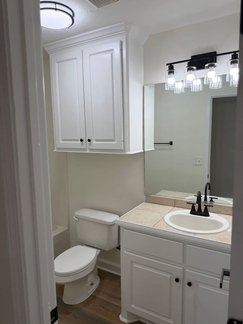 Ridgeland House: 703 Lansdowne Lane