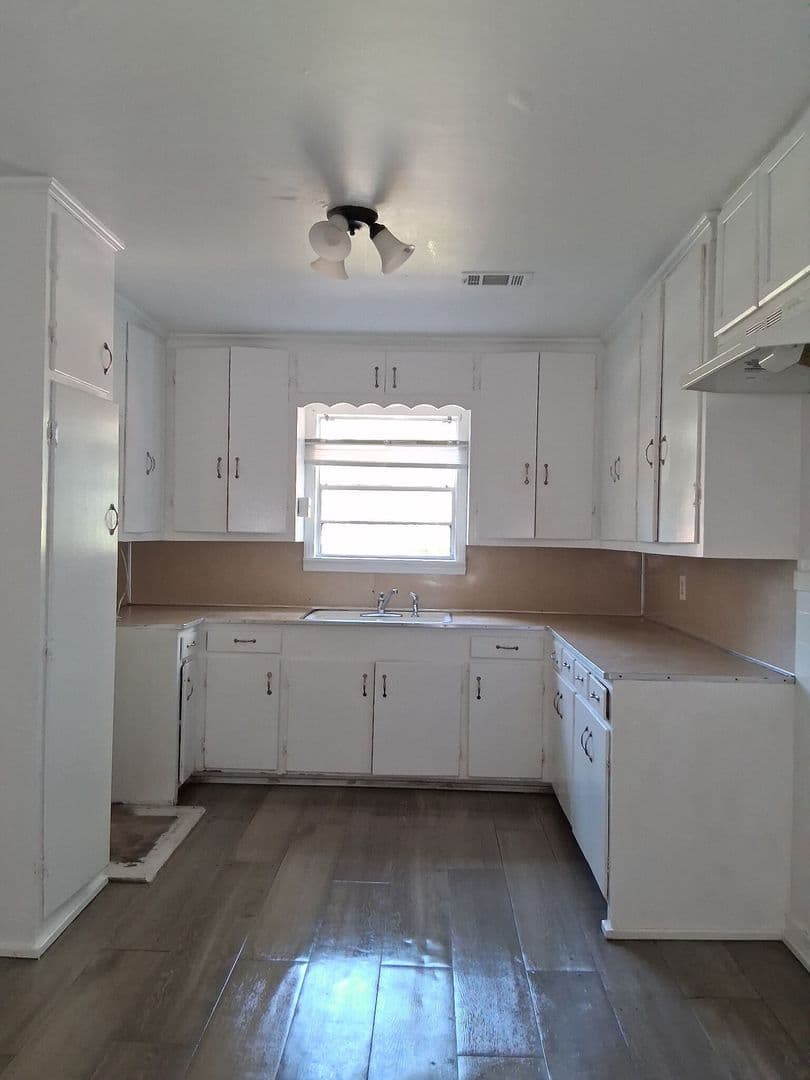Jackson House: 1826 Wisteria Drive