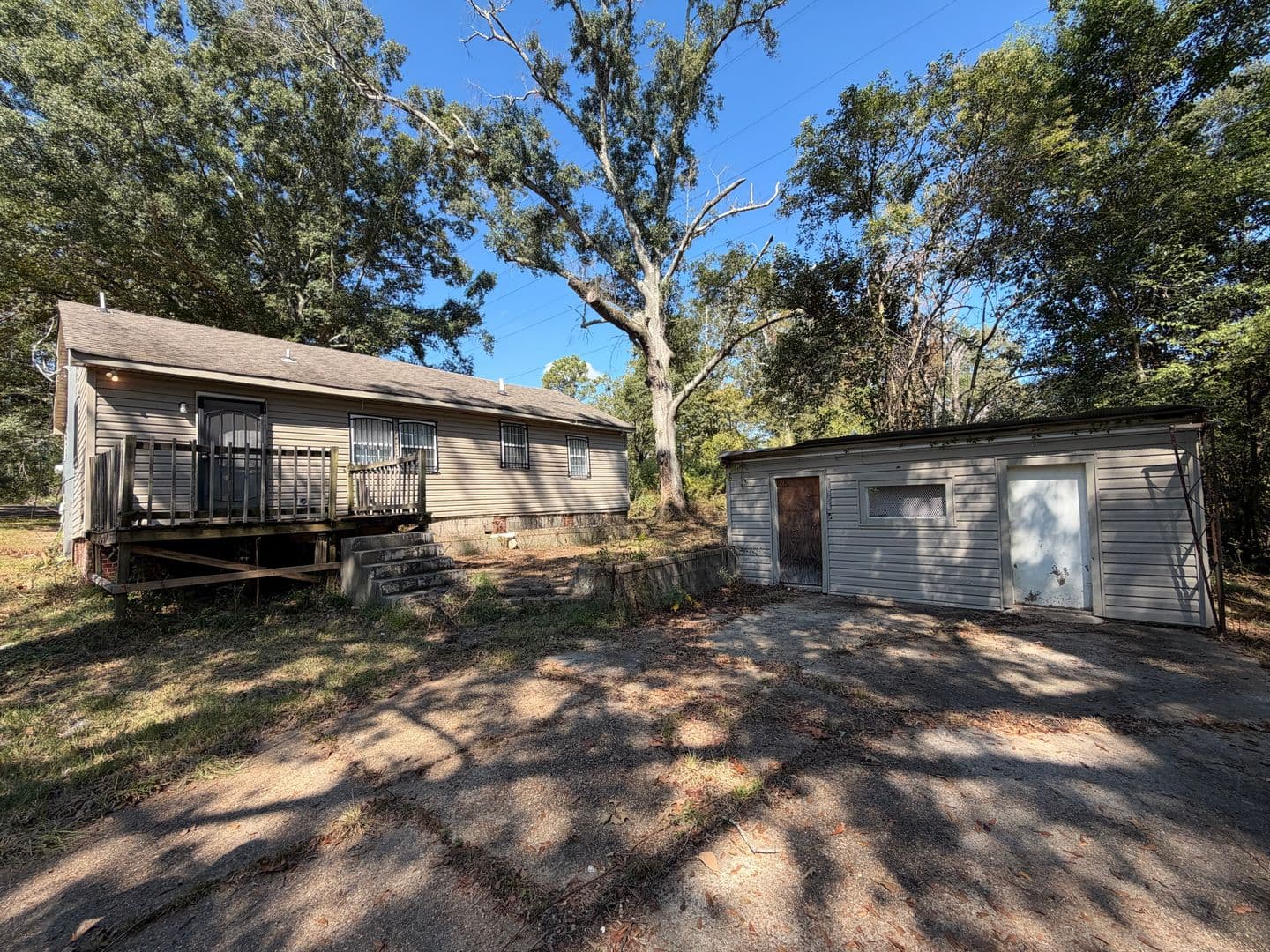 Jackson House: 2442 Glenn Street