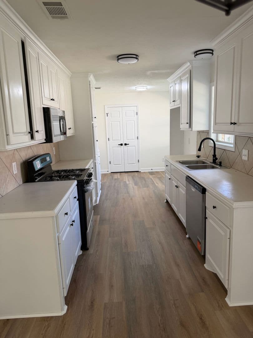 Ridgeland House: 703 Lansdowne Lane
