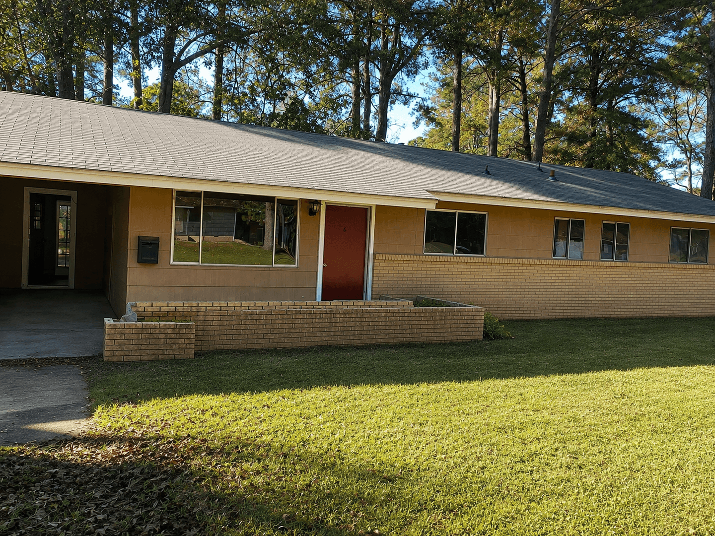 Jackson House: 3139 Charleston Drive