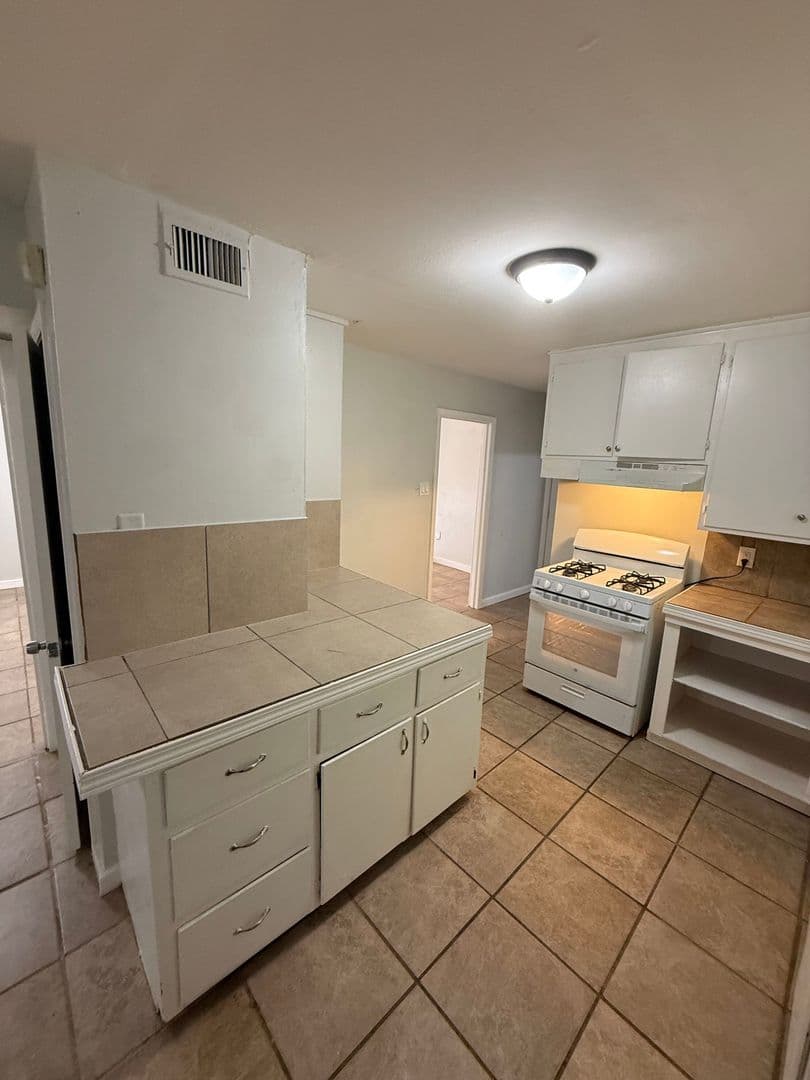 Jackson House: 2748 Woodside Drive