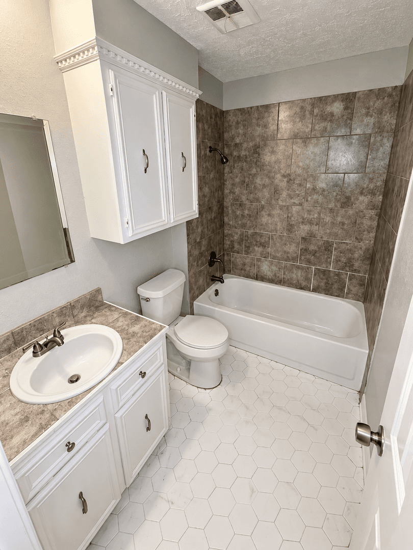Jackson House: 1426 Tracewood Dr