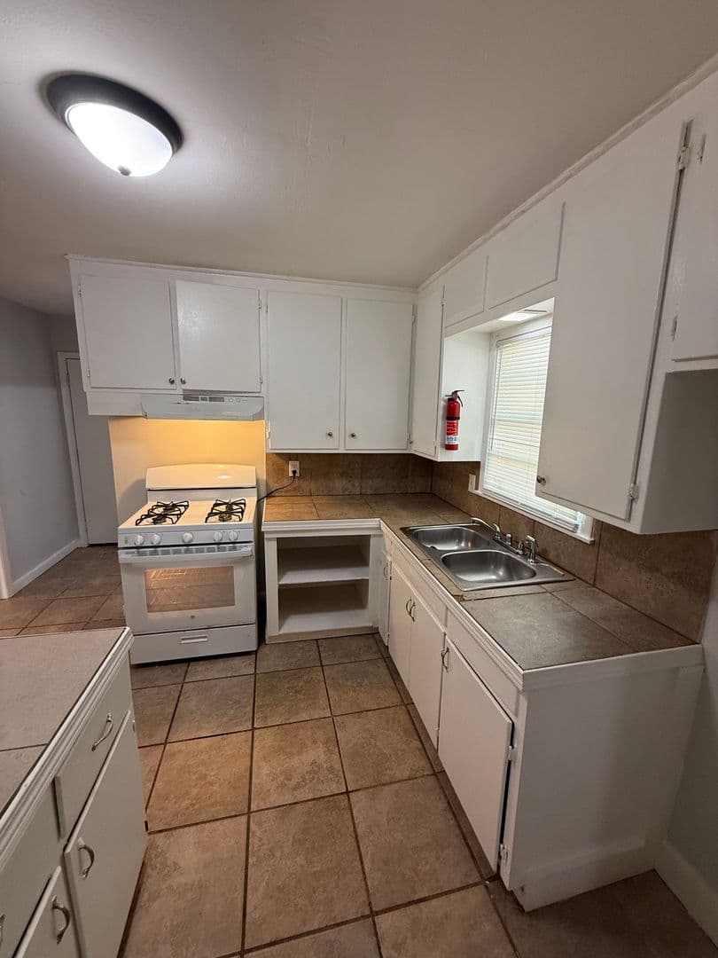 Jackson House: 2748 Woodside Drive