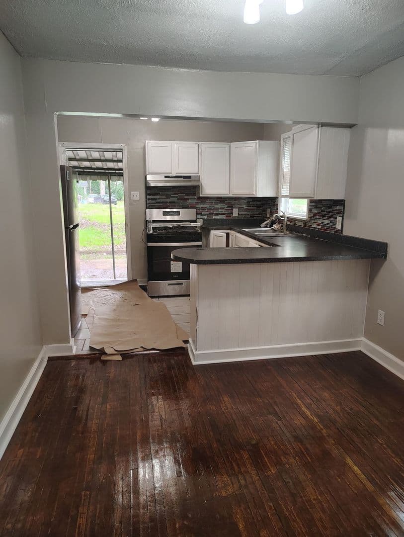 Jackson House: 4638 S McRaven Road