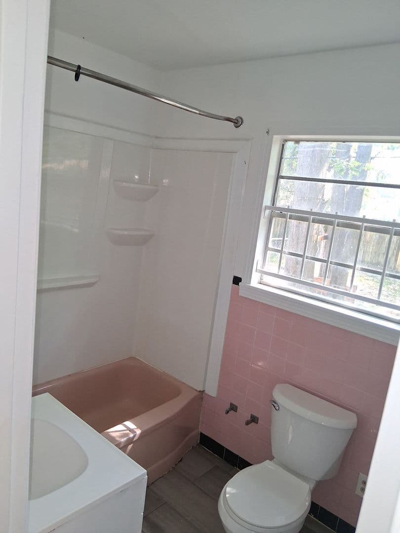 Jackson House: 1826 Wisteria Drive