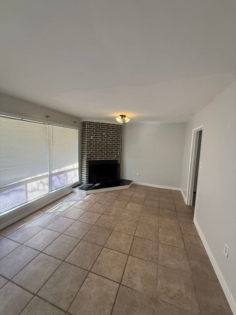 Jackson House: 2748 Woodside Drive