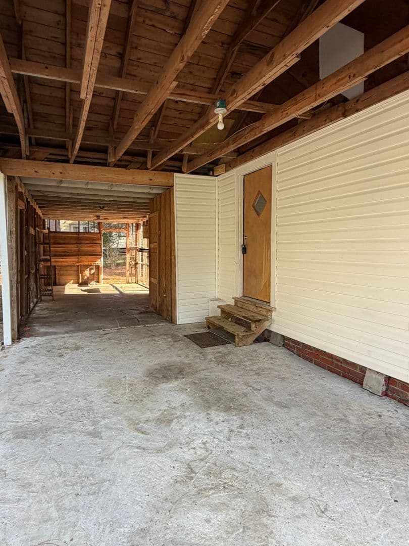 Jackson House: 618 Avalon Road