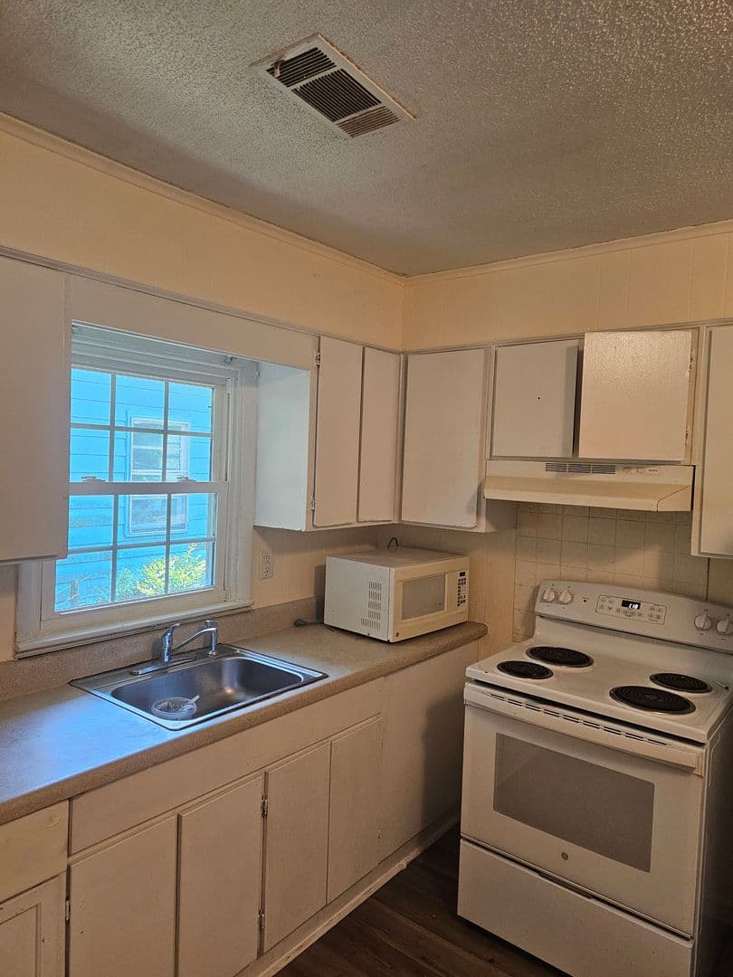 Augusta House: 2430 Oakridge