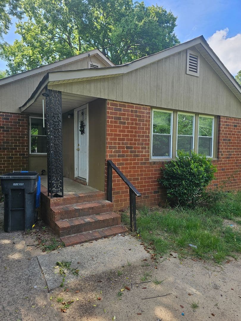Augusta House: 2430 Oakridge