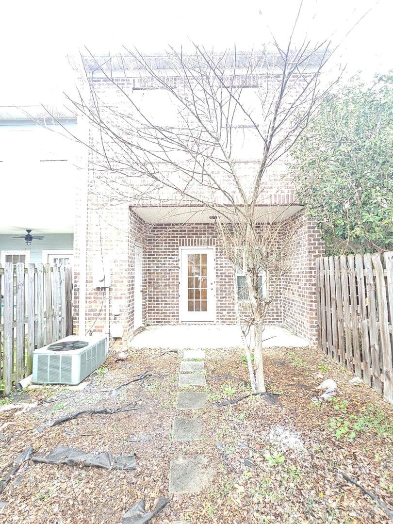 Augusta Townhome: 338 Bay Street