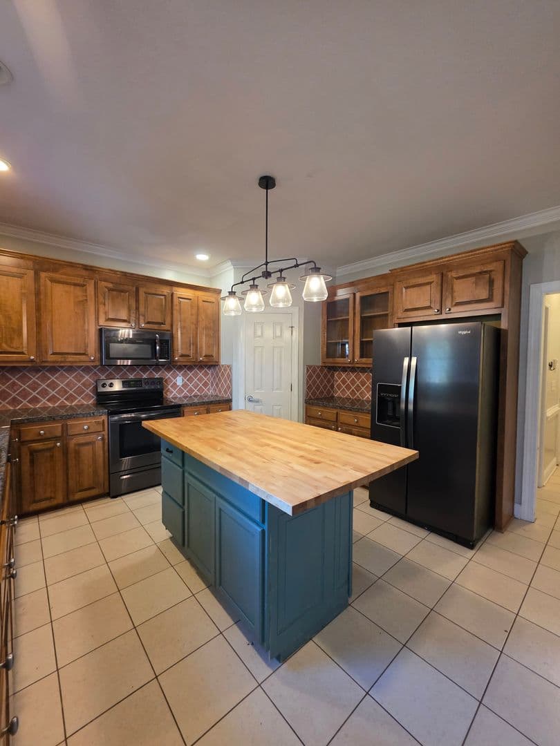 Roebuck House: 522 Saint Helene Ct