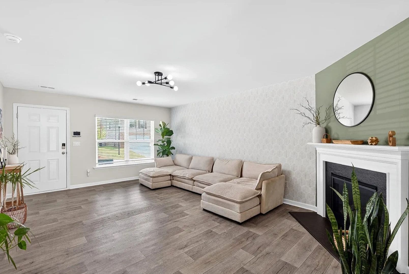 Roebuck House: 1221 Canter Pl