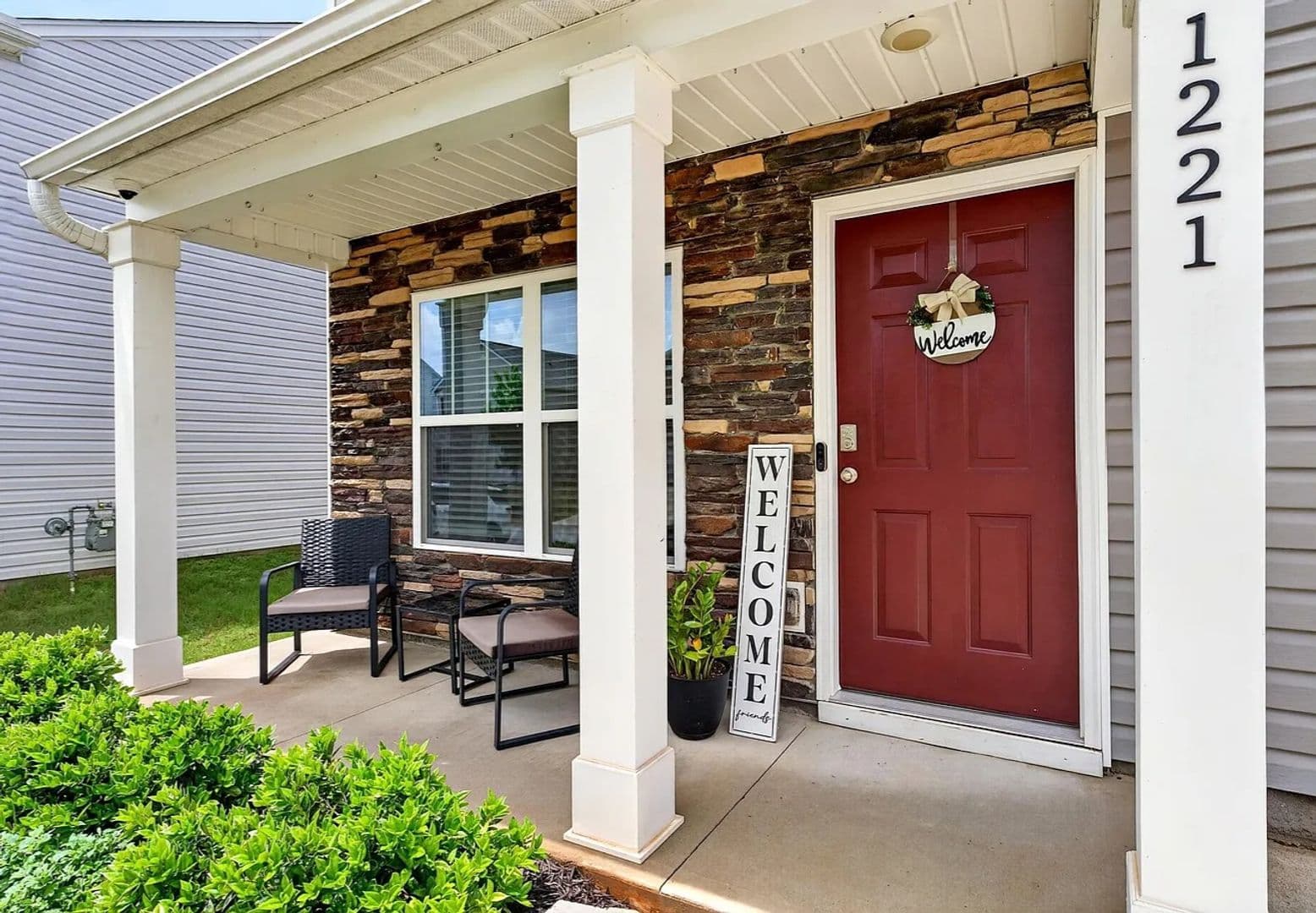 Roebuck House: 1221 Canter Pl