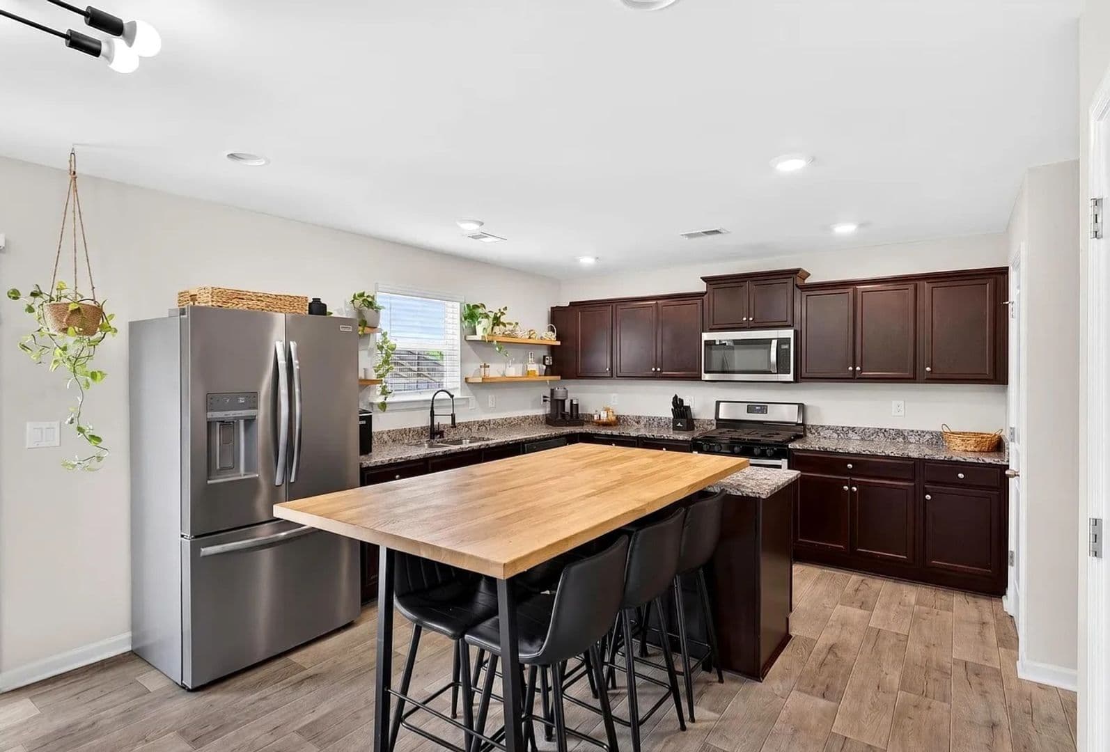 Roebuck House: 1221 Canter Pl