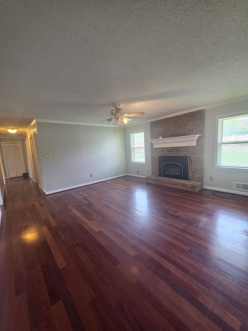Spartannurg House: 4355 Conrad Dr