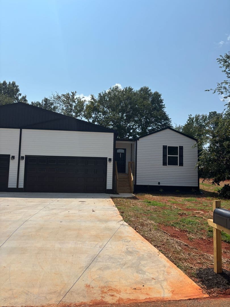 Wellford Townhome: 229 Old Landfill Rd.