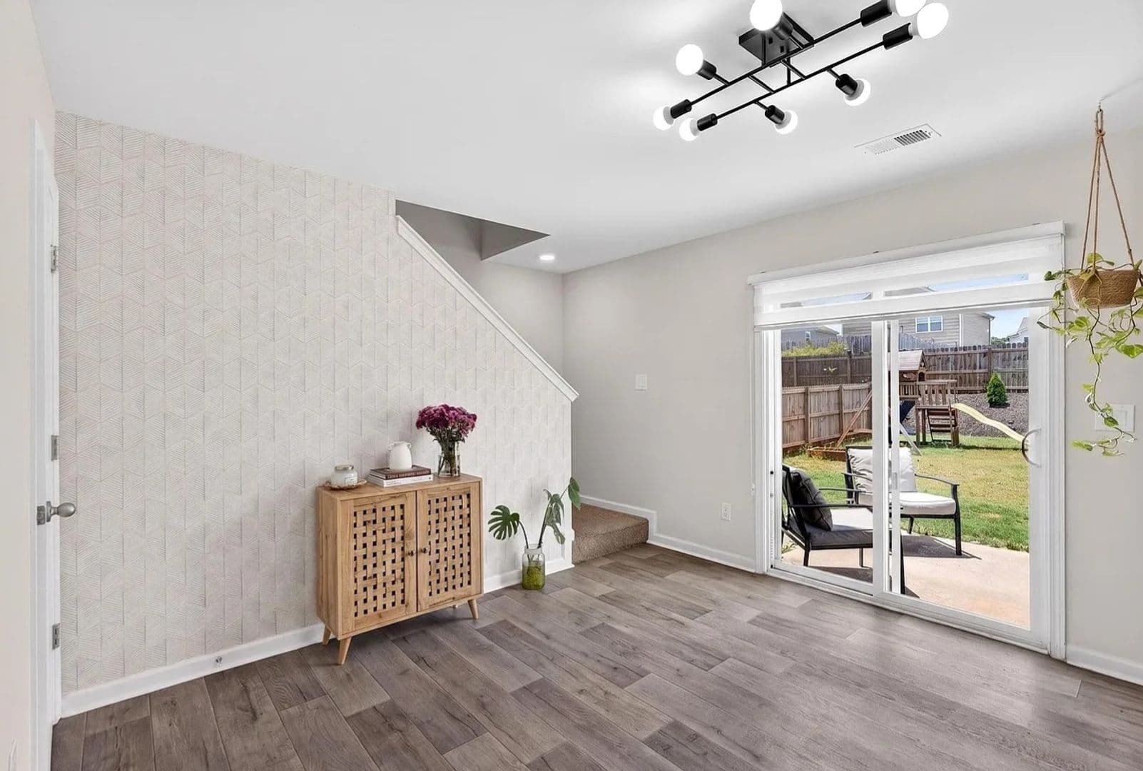 Roebuck House: 1221 Canter Pl