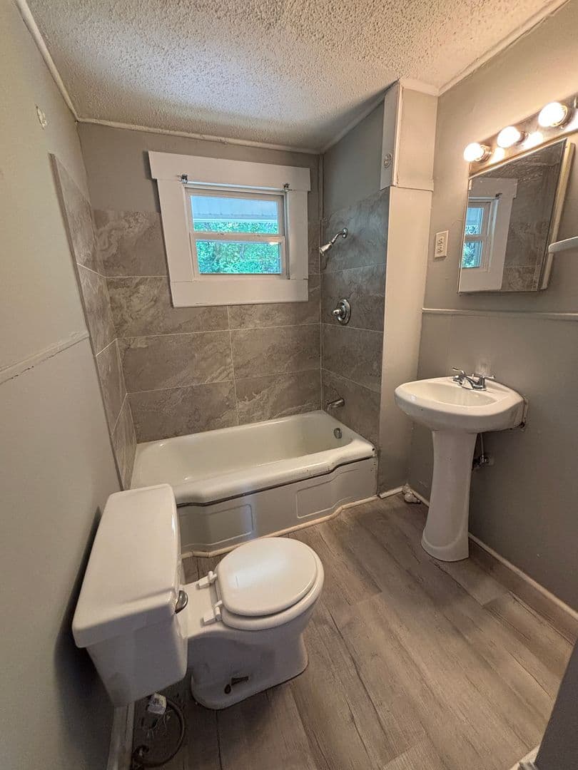 Spartanburg Apartment: 156 Garrett St