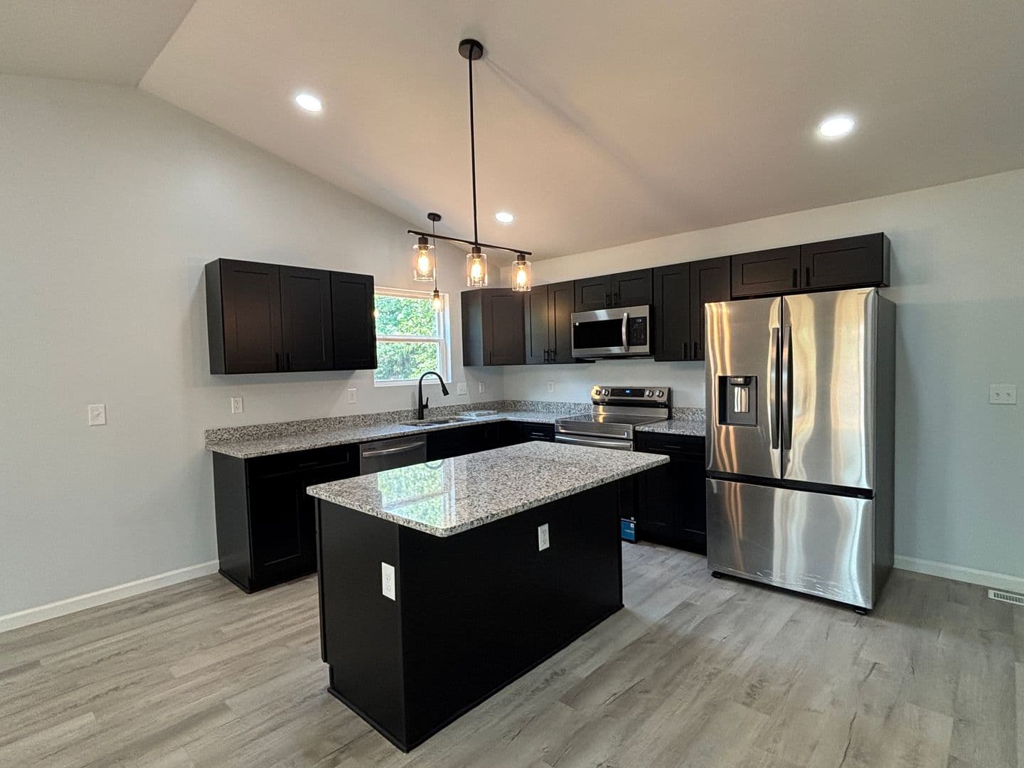 Wellford Townhome: 229 Old Landfill Rd.