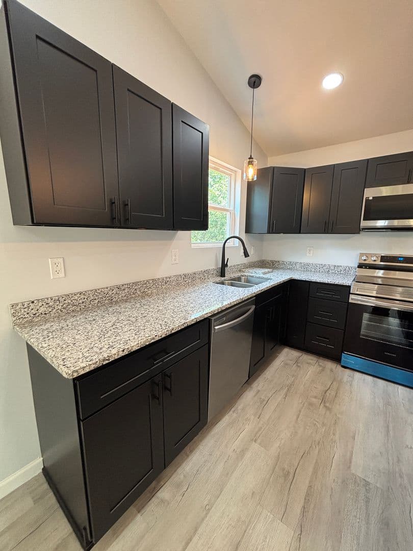 Wellford Townhome: 229 Old Landfill Rd.