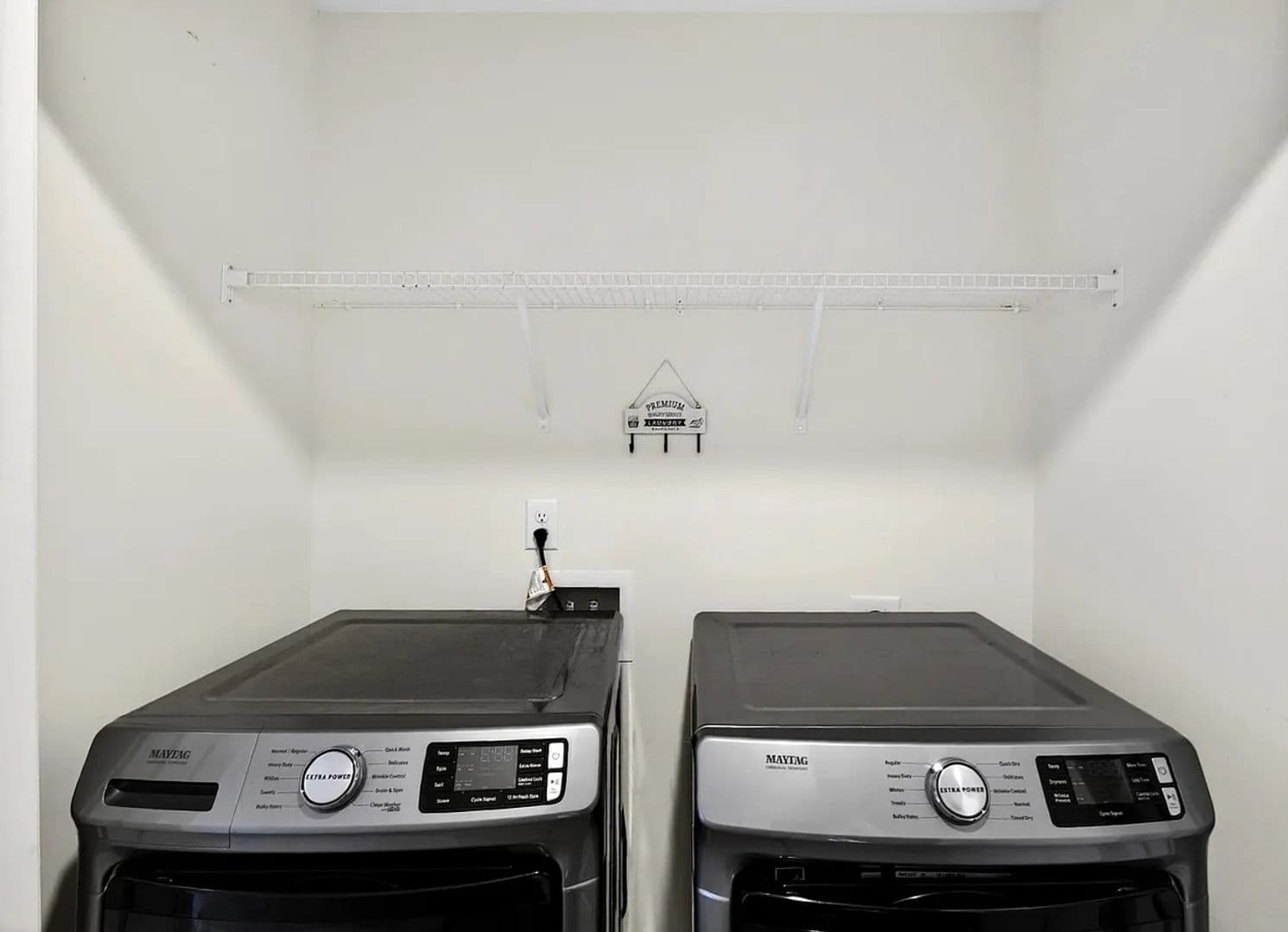 Roebuck House: 1221 Canter Pl