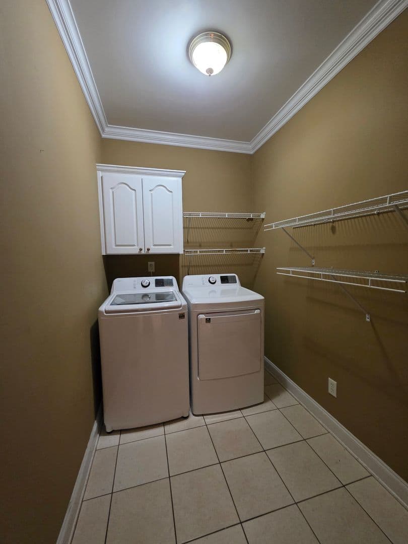 Roebuck House: 522 Saint Helene Ct