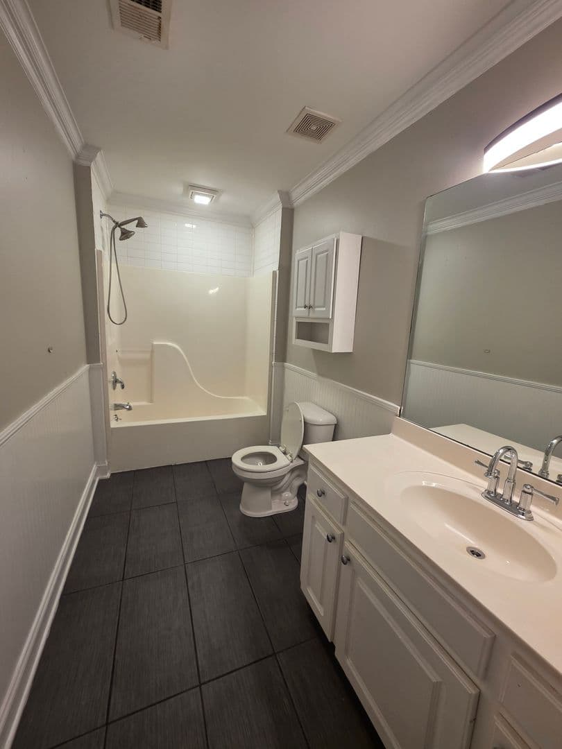 Roebuck House: 522 Saint Helene Ct