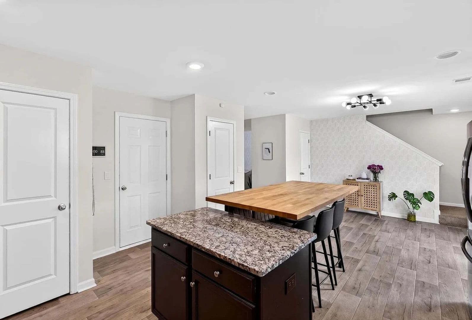 Roebuck House: 1221 Canter Pl
