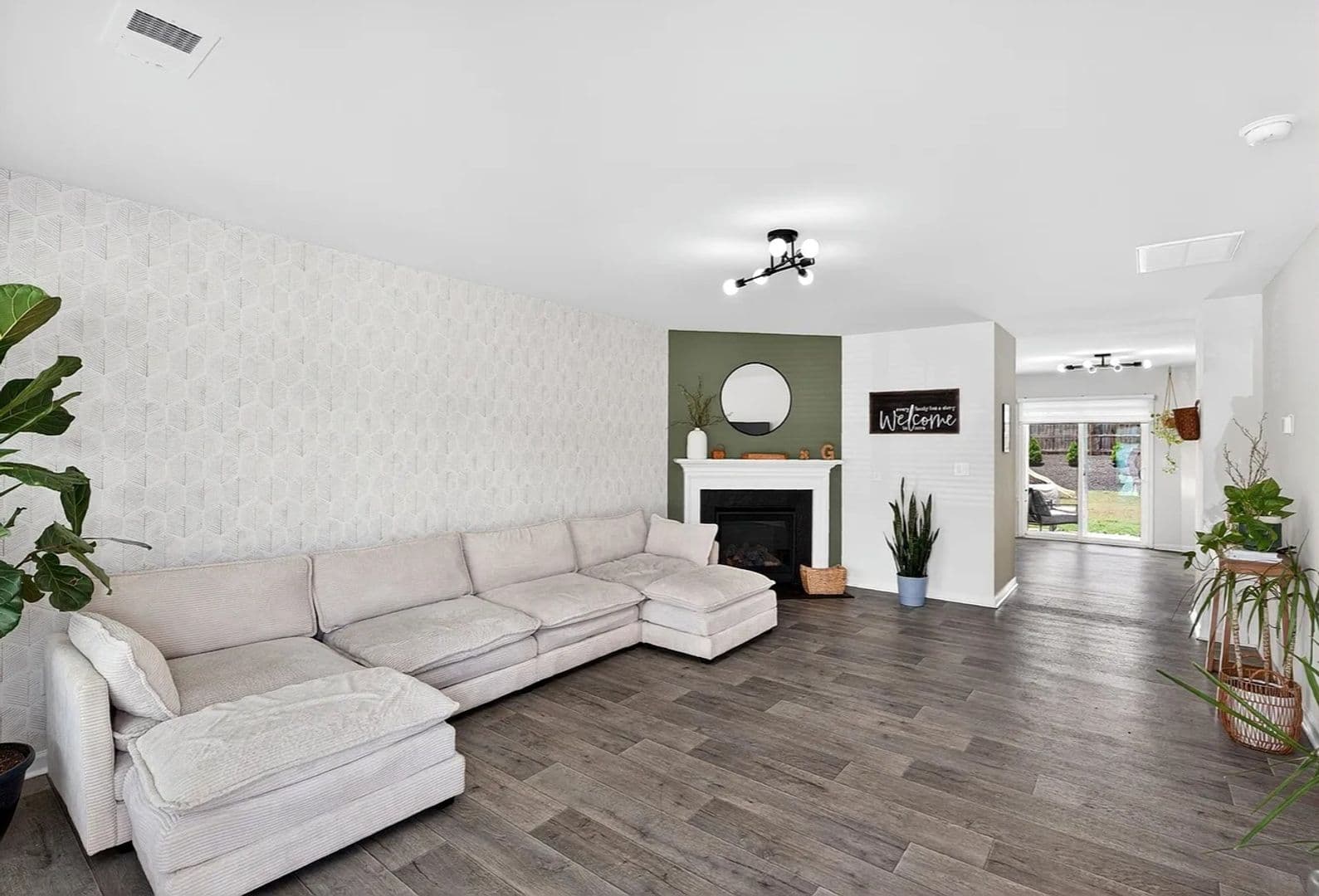 Roebuck House: 1221 Canter Pl