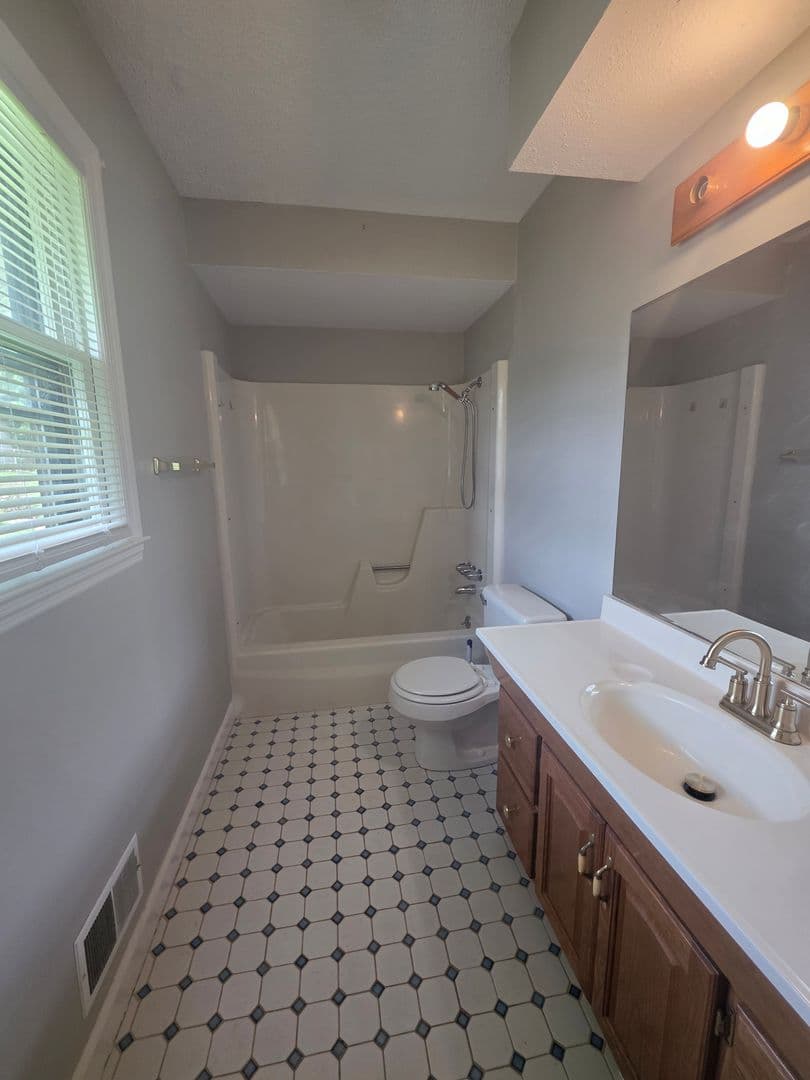 Spartannurg House: 4355 Conrad Dr