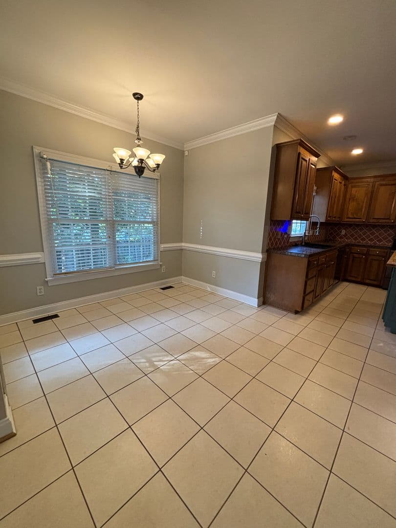 Roebuck House: 522 Saint Helene Ct