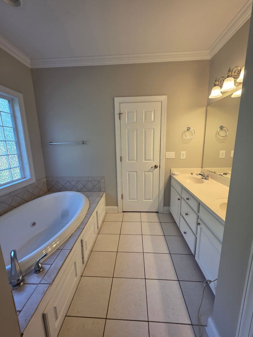 Roebuck House: 522 Saint Helene Ct