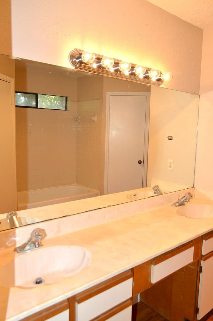Austin Apartment: 2607 Alcott Lane A/B