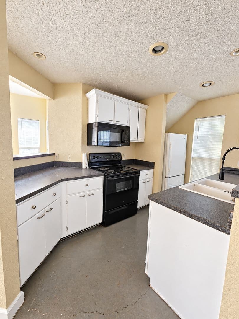 Austin House: 12010 Grey Fawn Path