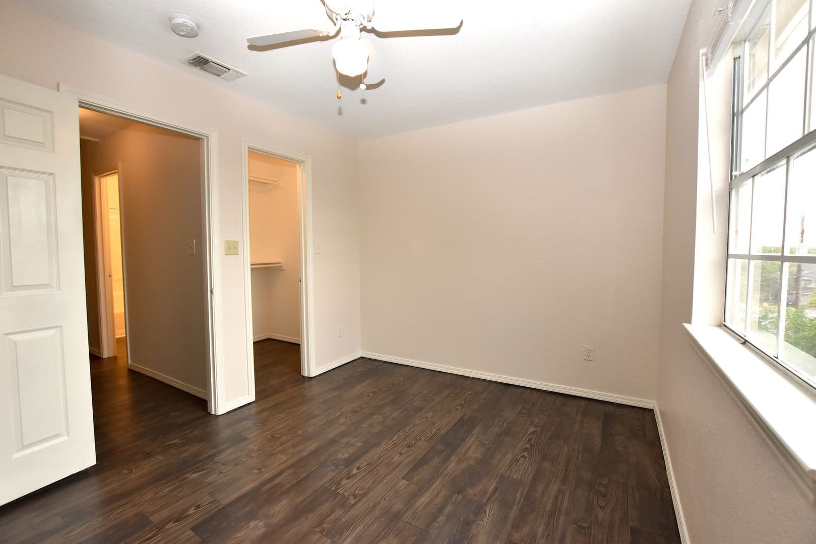 San Marcos Multiplex: 921-923 Sagewood Trail