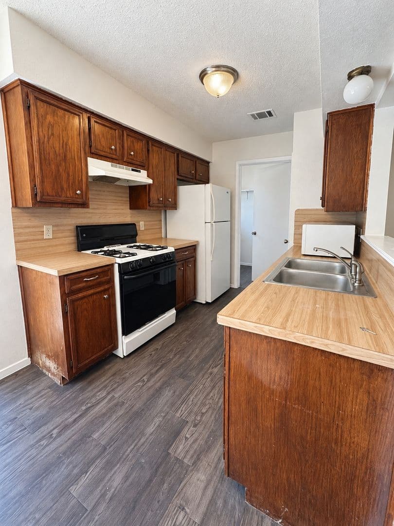 Round Rock Apartment: Hillside at Brushy Creek