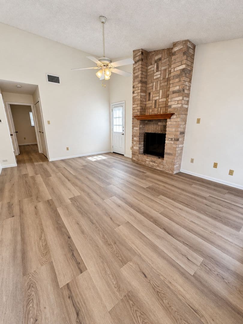 Round Rock Apartment: Hillside at Brushy Creek