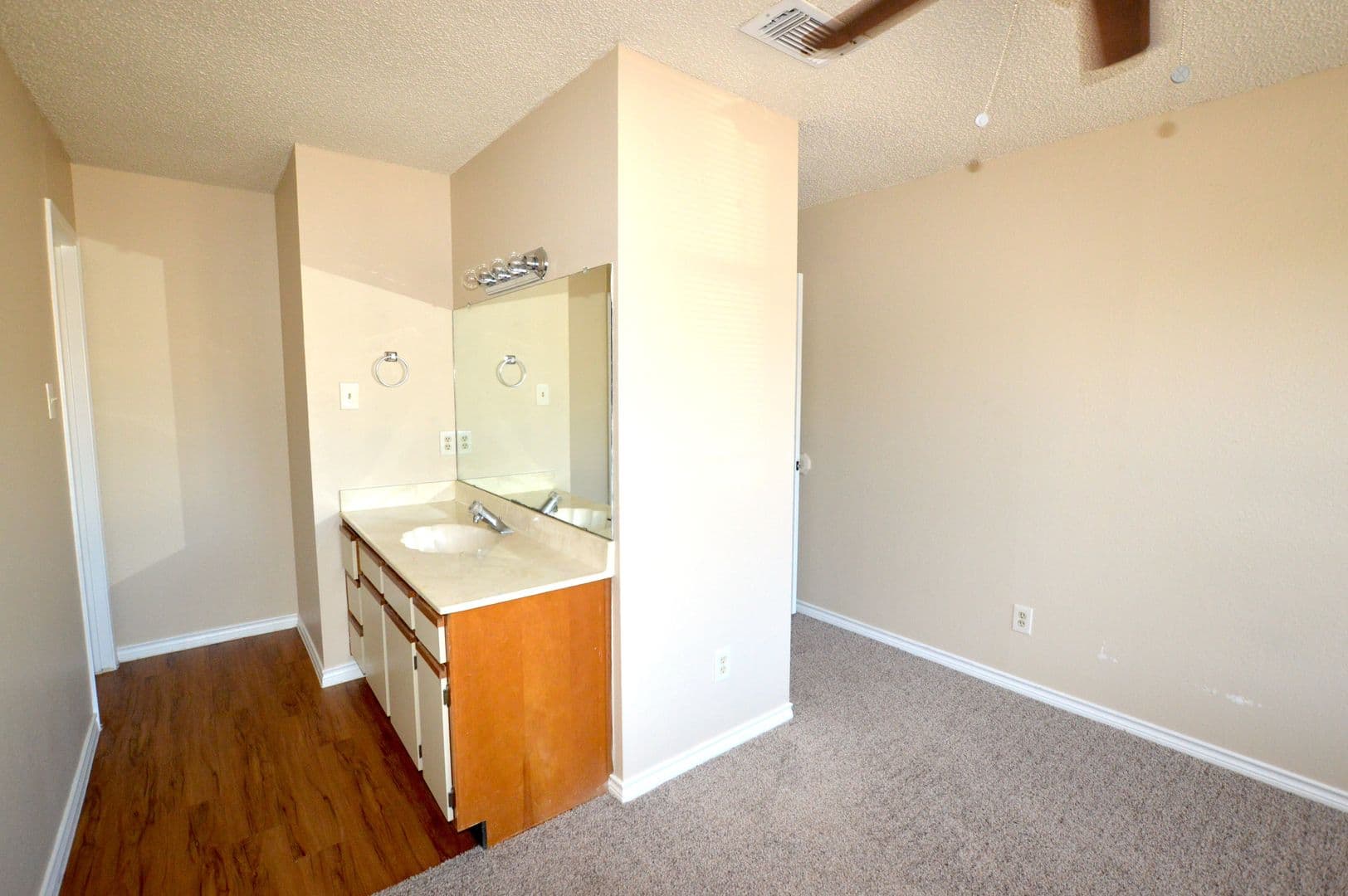 Austin Apartment: 2607 Alcott Lane A/B