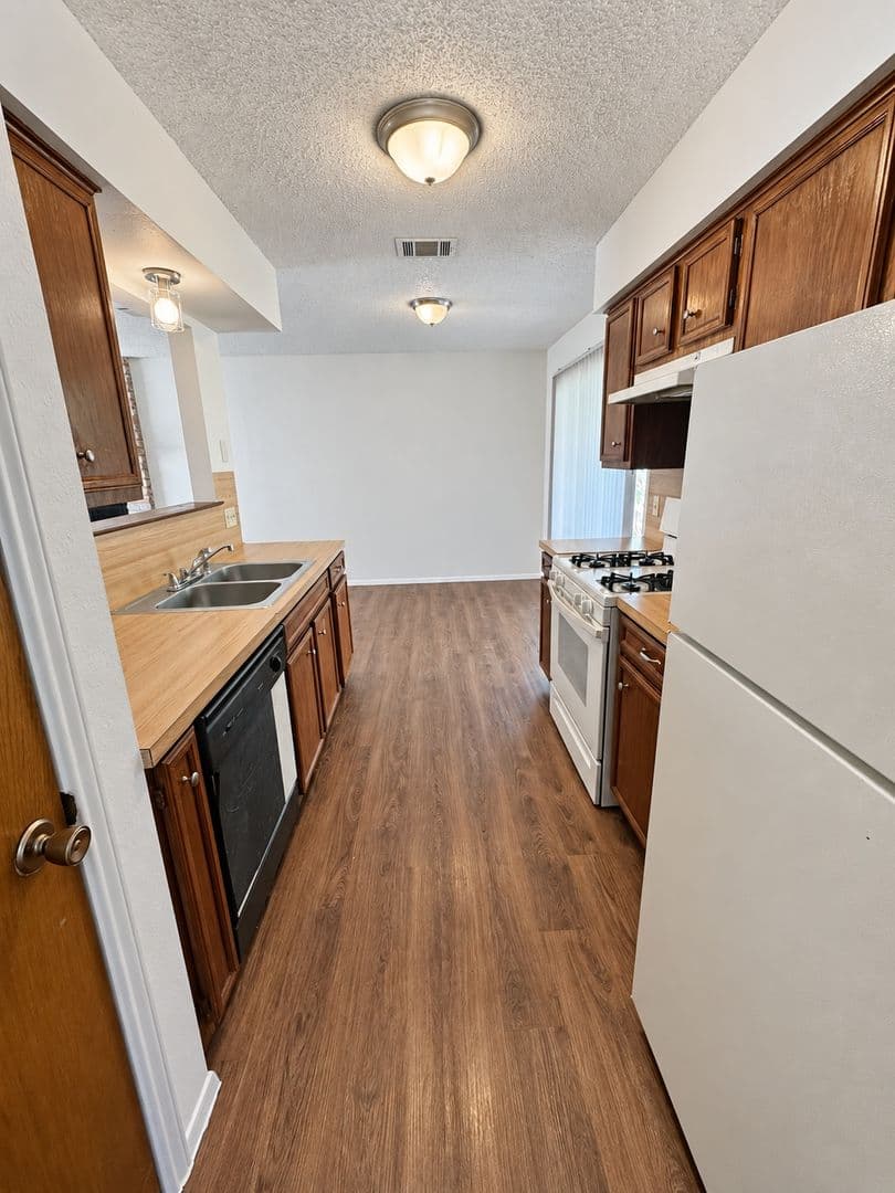 Round Rock Apartment: Hillside at Brushy Creek