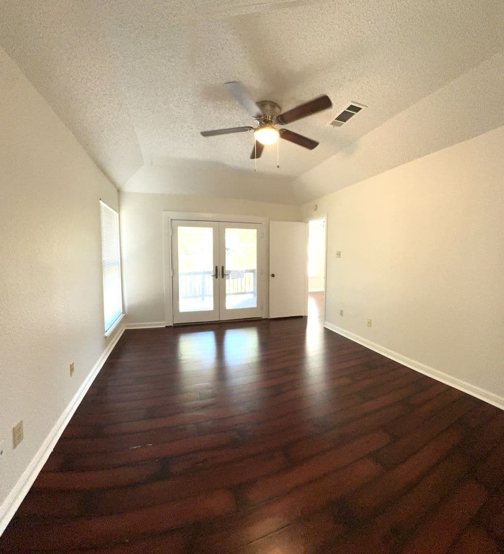 Round Rock House: 2118 Elder Place