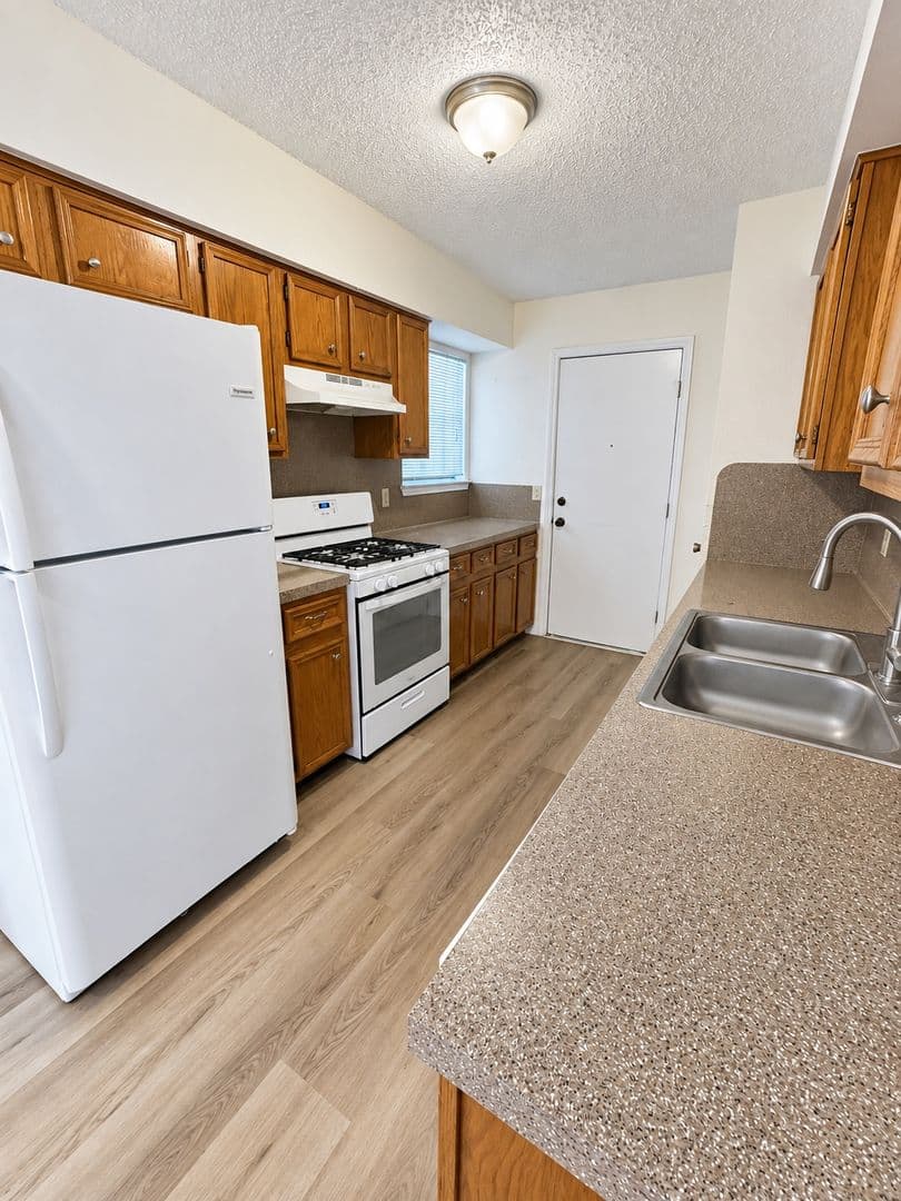Round Rock Apartment: Hillside at Brushy Creek