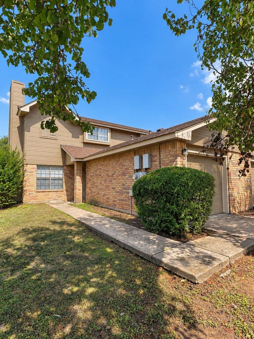 Round Rock Apartment: Hillside at Brushy Creek